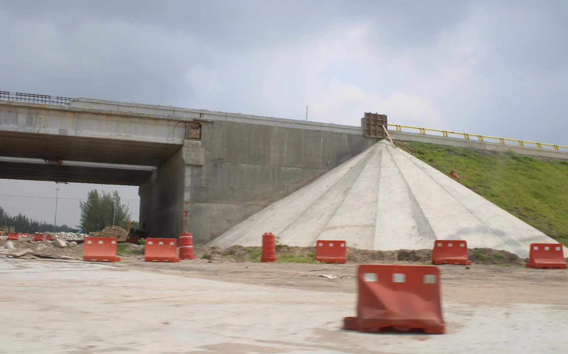 Lo rebautizan como el 'Puente de la Desesperanza' en Altamira: una obra que AMLO no entregará